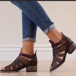 FREEBIRD BY STEVEN ‘ARROW’ BROWN LEATHER SANDALS 8